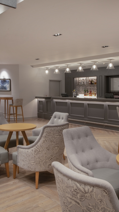 De Vere Cotswold Water Park Kingfisher Bar