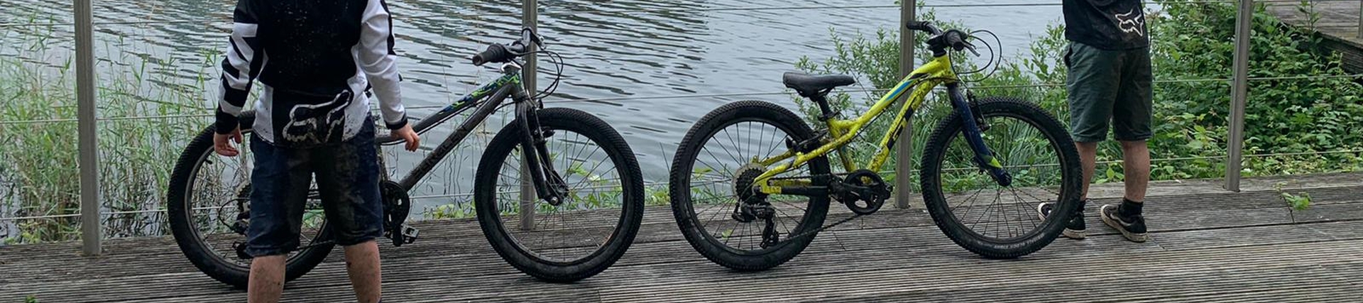 Family cycling in the Cotswolds